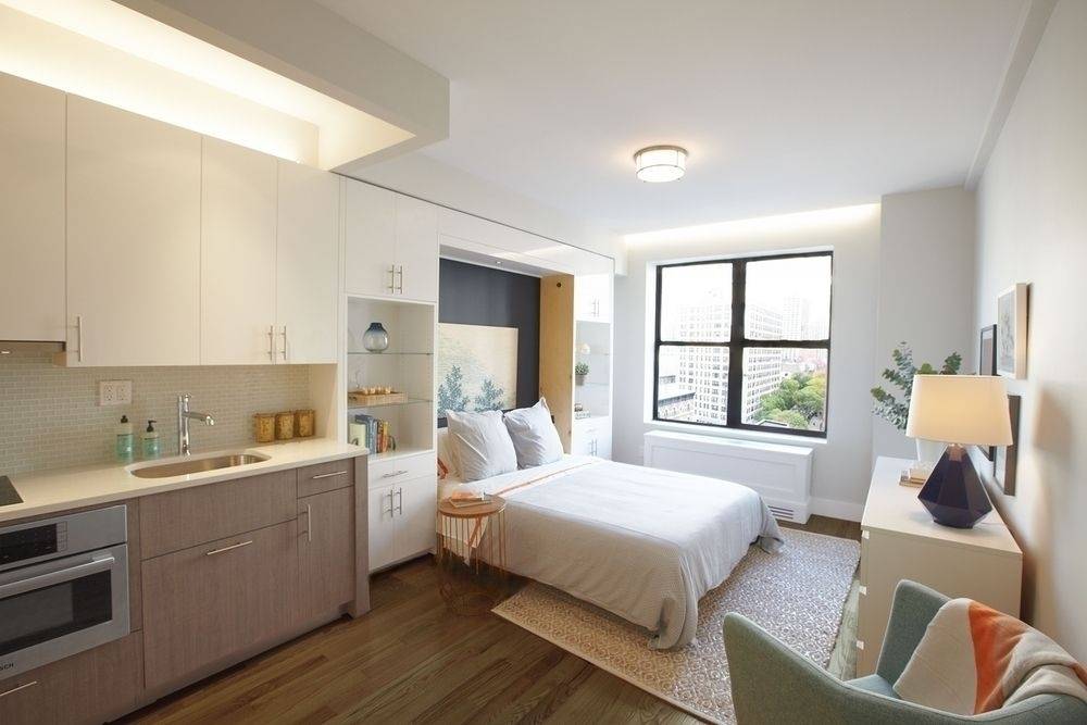 Studio In Upper West Side Luxurious Building
