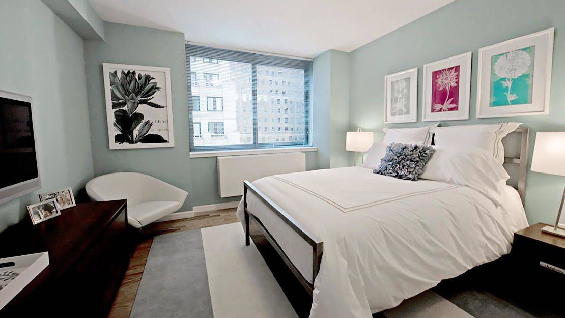 No Fee 3 Bed/1 Bath Apartment in Amenity Filled Luxury Financial District Building