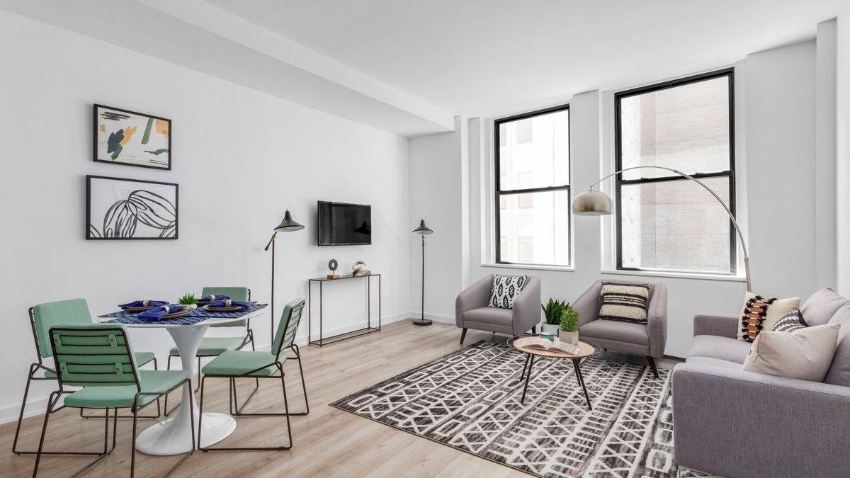No Fee 3 Bed/2 Bath Apartment in Luxury Financial District Building, W/D in Unit!