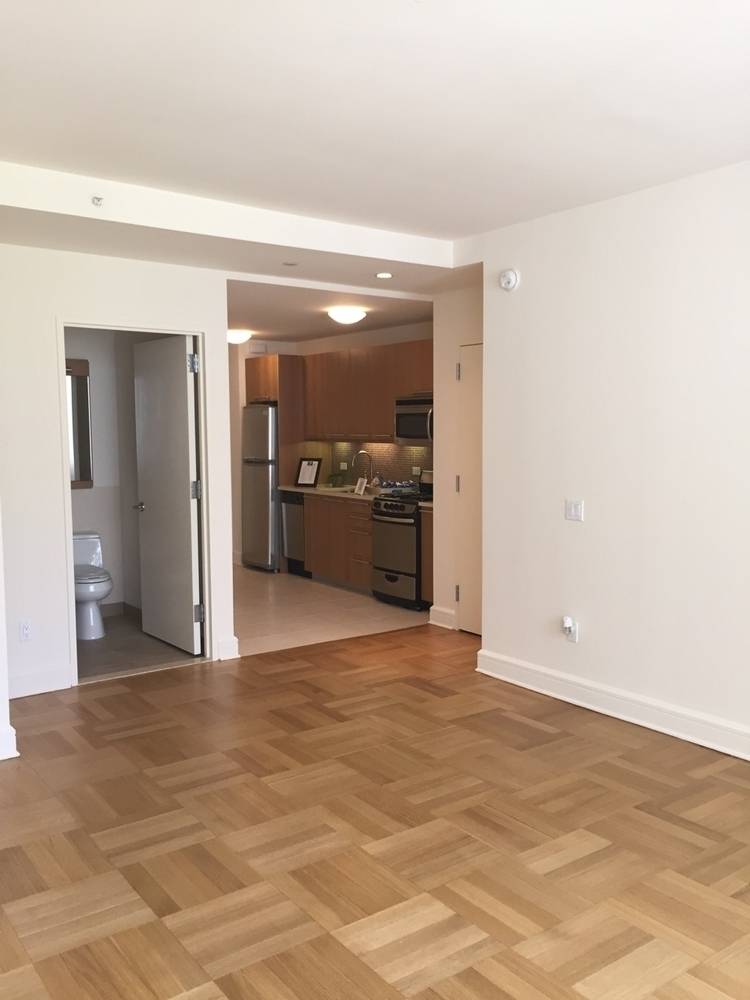 No Fee Studio Apartment in Luxury Upper West Side Building, W/D in unit
