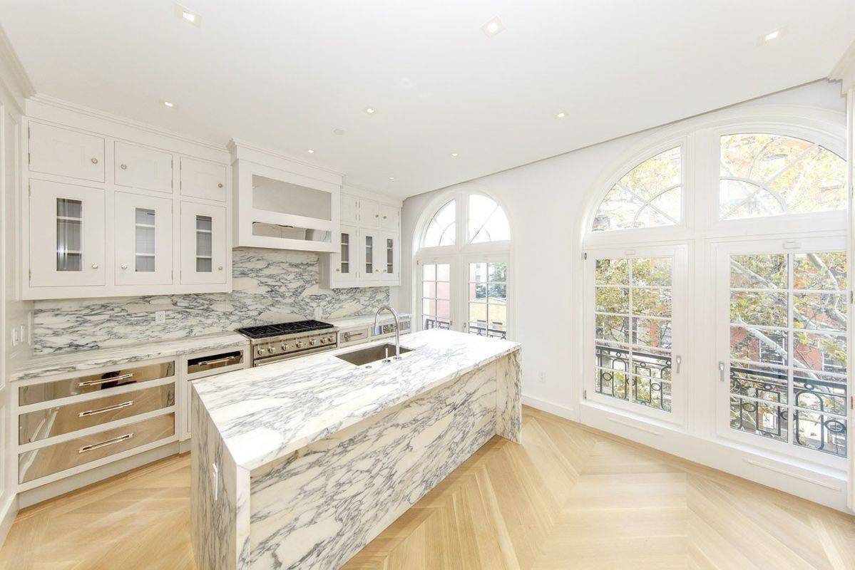 SPACIOUS, NO FEE, 5 BEDROOM/4.5 BATHROOM APARTMENT IN LUXURY EAST VILLAGE BUILDING
