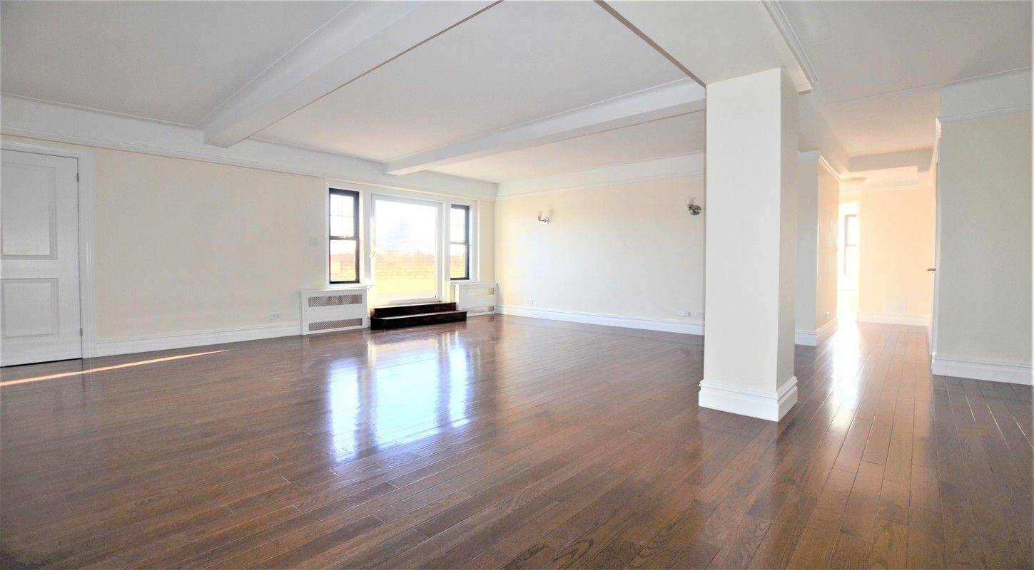 Huge 1BR in Full Service West Village Building