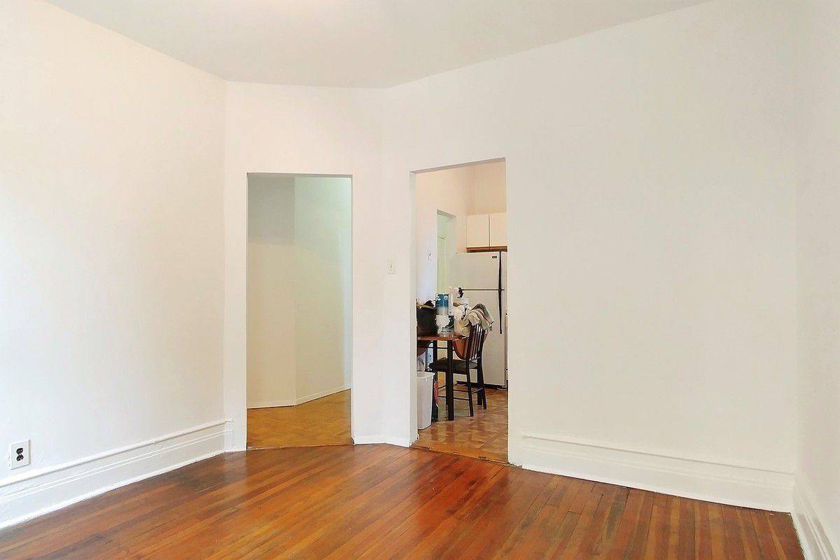 -Great Restaurants, Nightlife, Shops -Multiple Grocery stores in the area -Located in the Heart of the UPPER EAST -Easy Access to all public transportation
