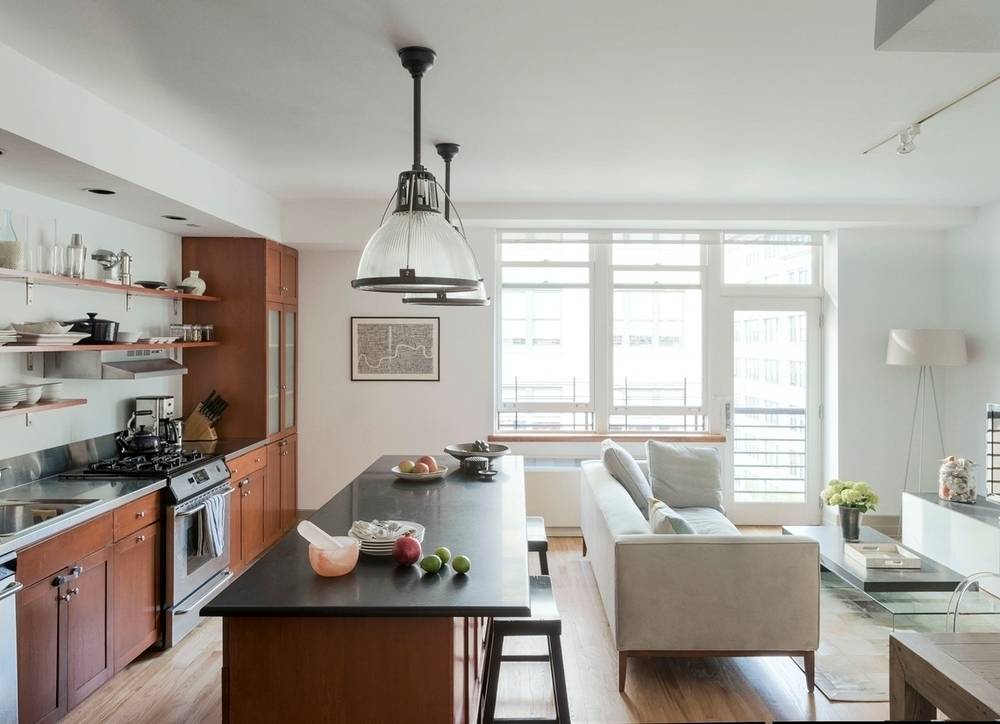 1BR+ HO/2BA Luxury Loft in DUMBO, with Home Office