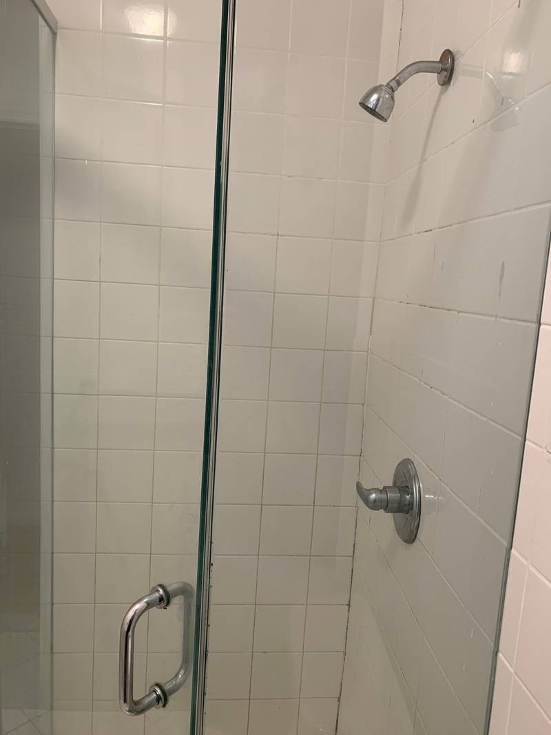 3 bedrooms 2 bath PRIME UPPER EAST SIDE LOCATION,STEPS FROM THE SUBWAY PERFECT FOR ROOMMATES,NO FEE