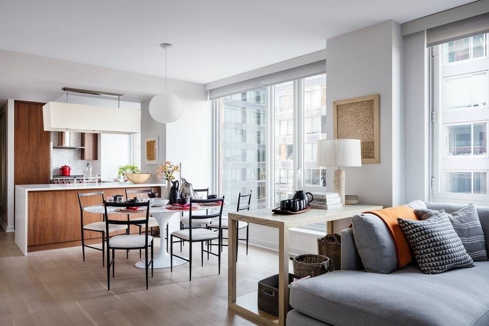 NO FEE, SPACIOUS 3 BEDROOM/3 BATHROOM APARTMENT IN LUXURY TRIBECA BUILDING