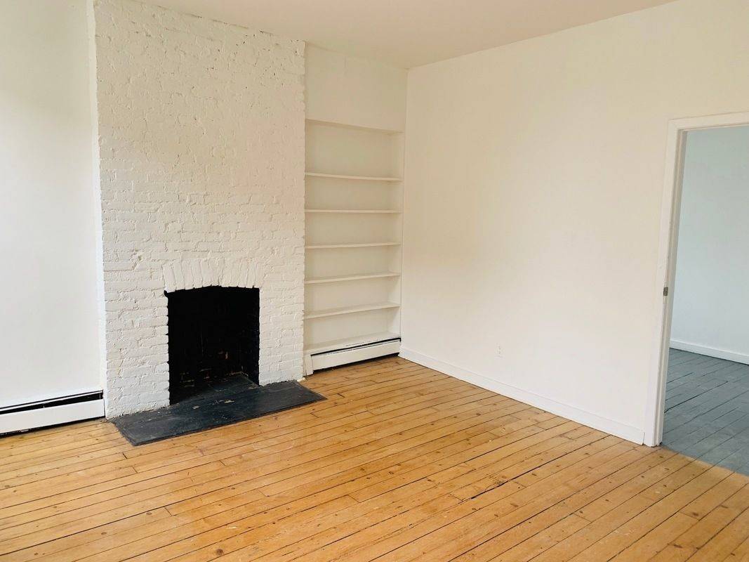 Spacious 1 Bed Greenpoint $2250**NO FEE*