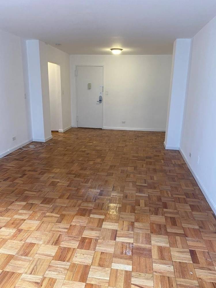 SPACIOUS, 1BED/1 BATHROOM IN LUXURY UPPER EAST SIDE APARTMENT