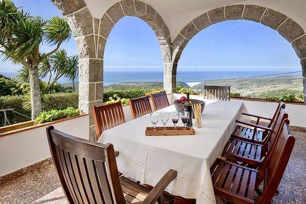 Property with spectacular views facing the Atlantic