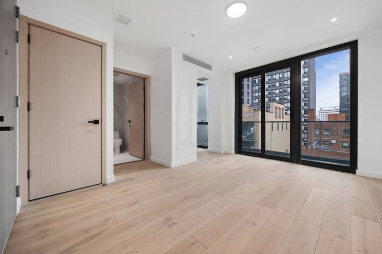 You can't miss it 1B1B for $3800 in LIC