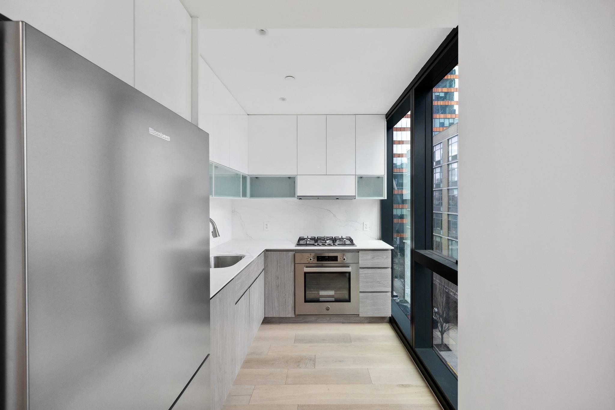 Modern Elegance in LIC – 1BR Condo with Skyline Views & Rooftop Access!