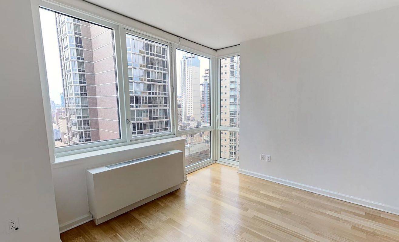 3 Months Free & No Fee! 1 BR / 1 BA in Chelsea Luxury Doorman Building