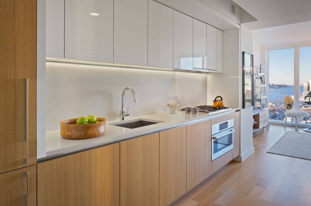 Stunning Midtown Studio with Balcony, Western Views, W/D