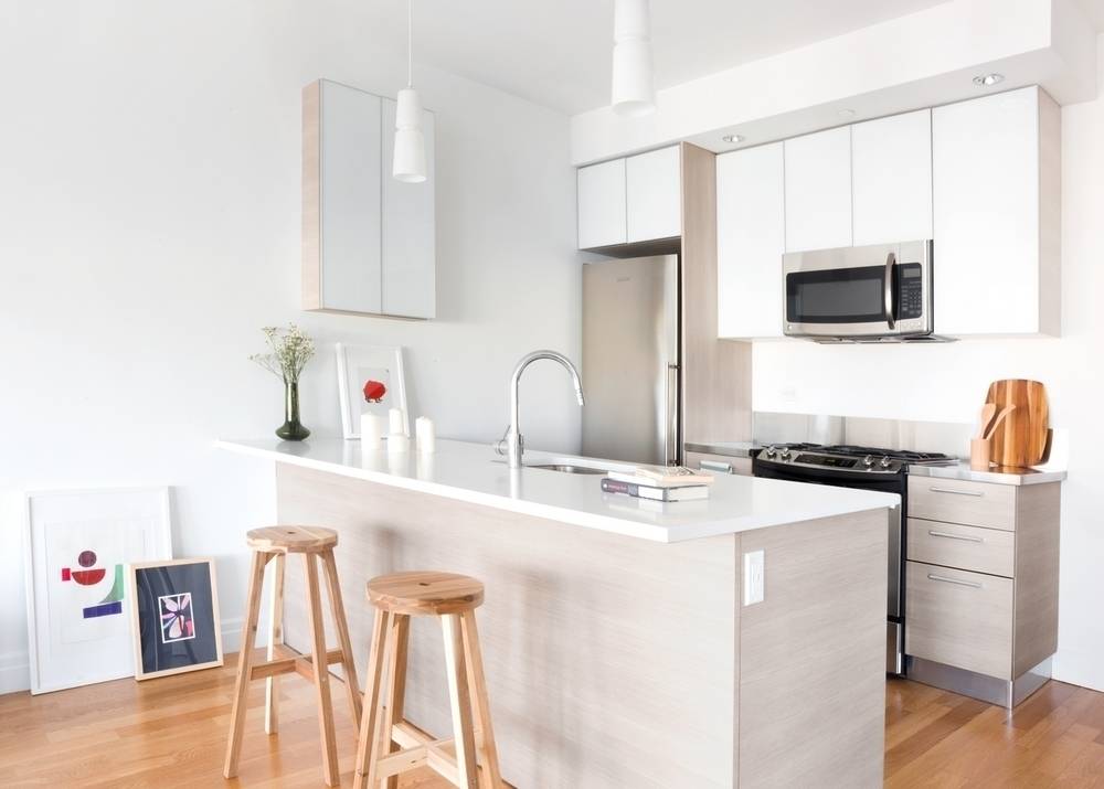 Sunlit 1 Bedroom located in Hell’s Kitchen includes washer/dryer for immediate occupancy
