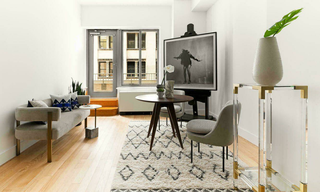 Amazing 3 bed 2 bath in Financial District!
