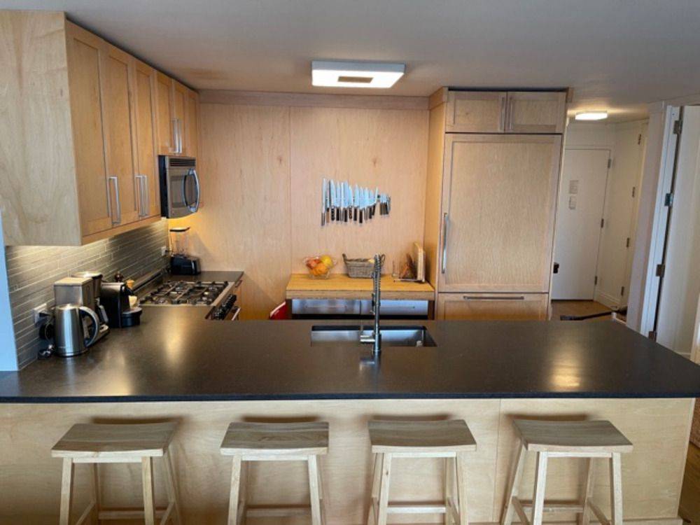 Bright South Facing 2 Bedroom 2 Bath UES Apartment