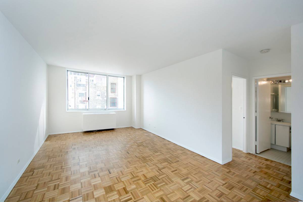 No Fee Spacious 1 Bedroom Apartment in West End Avenue