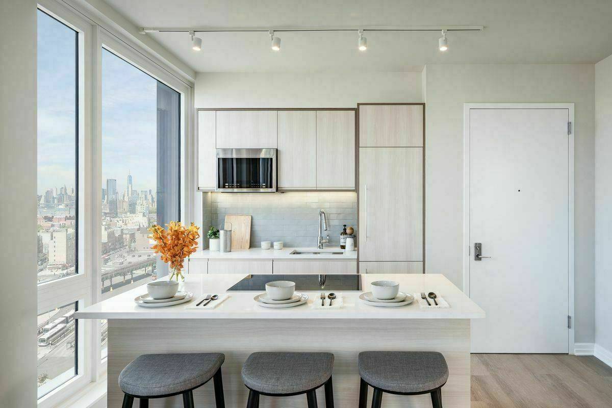 Gorgeous Williamsburg Corner 2 BD/2 BA with Views of Manhattan, Floor-to-Ceiling Windows, W/D, WIC, No Fee