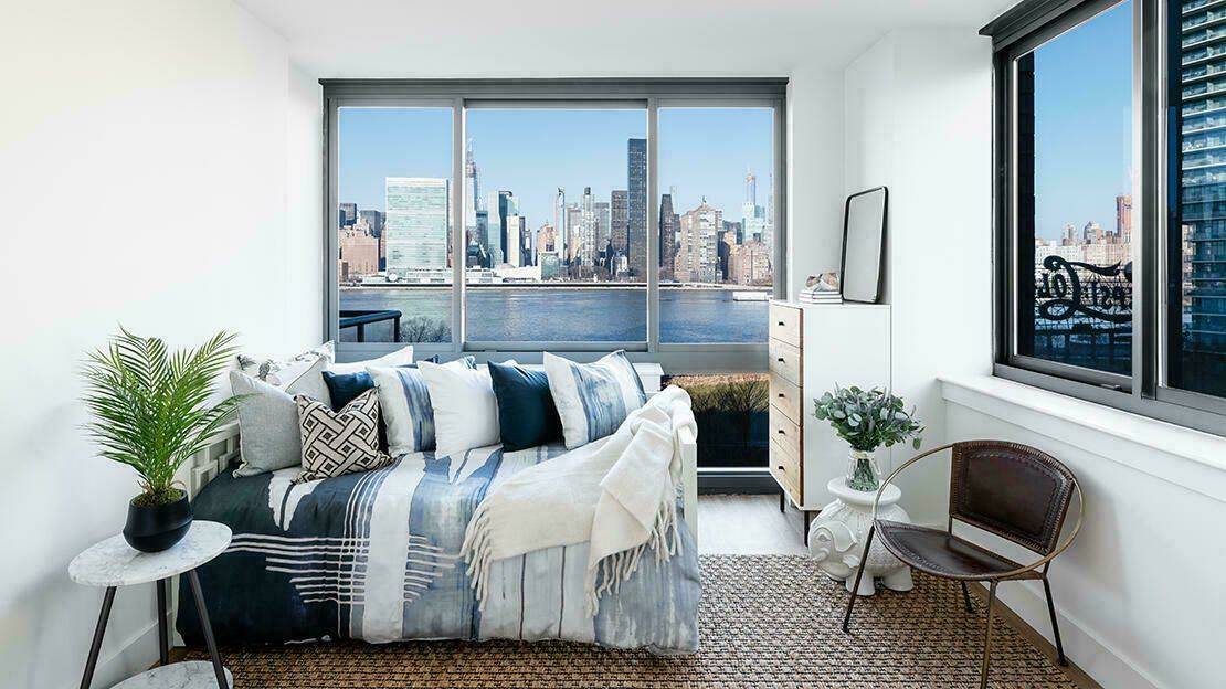 NO FEE, light filled studio in Long Island City, 1 month free!