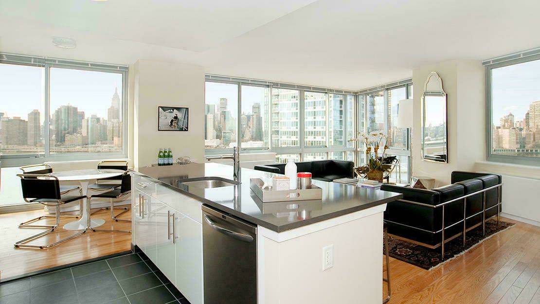 NO FEE, studio in Long Island City, tons of natural light, 1 month free!