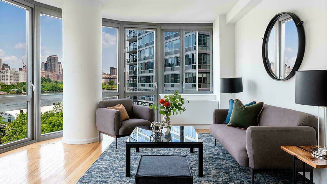 NO FEE, large 2 bed/2 bath in Long Island City, Manhattan views, W/D in unit!