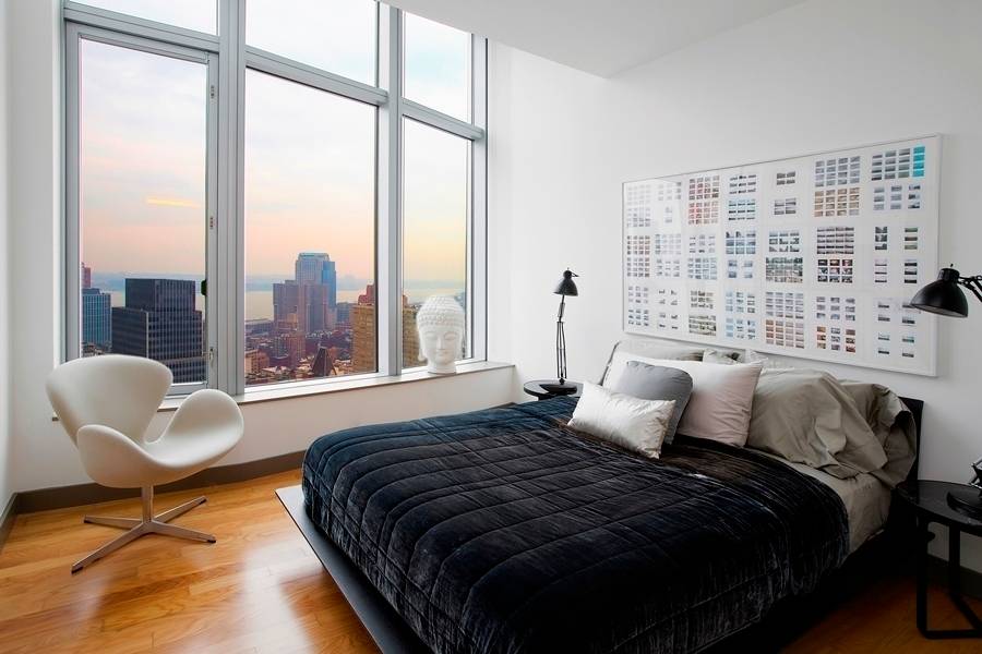 Beautiful 1 Bedroom Home in Downtown Manhattan with Stunning City Views, Large Kitchen, WIC, W/D, No Fee