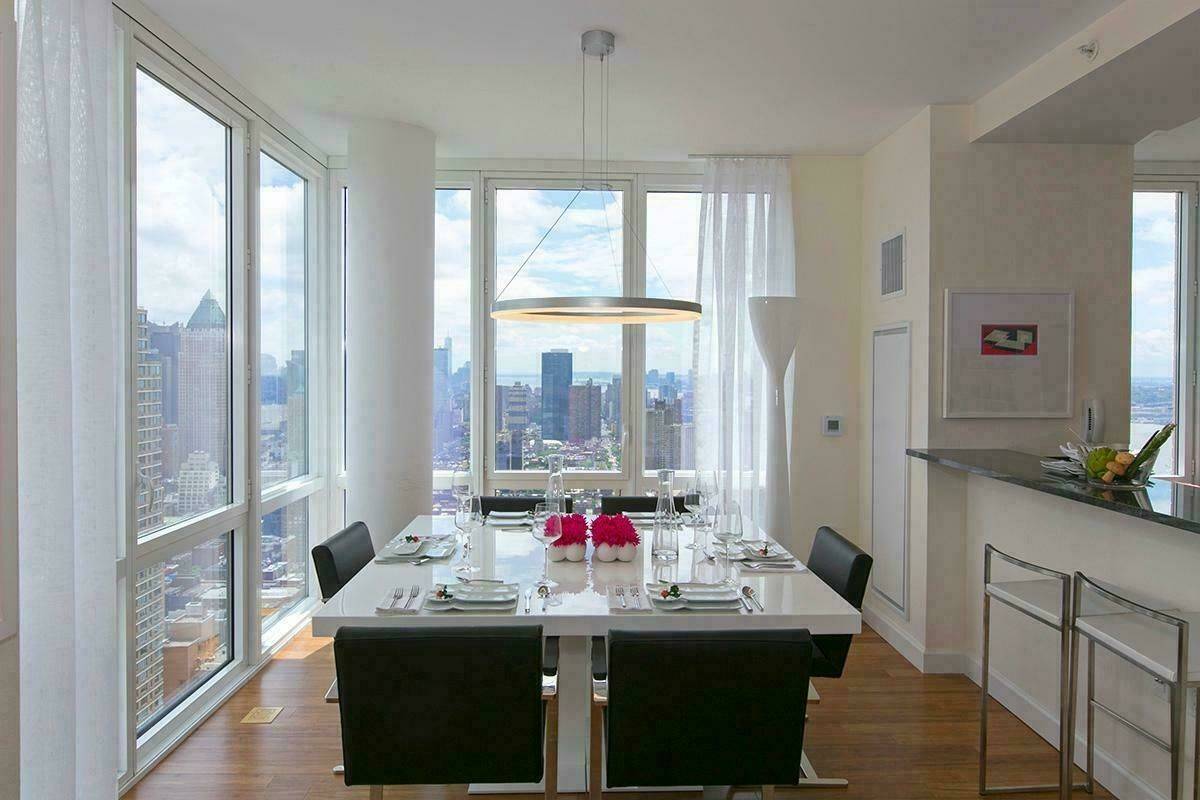 LINCOLN SQUARE LUXURY 2 BED 2 BATH NO BROKERS FEE