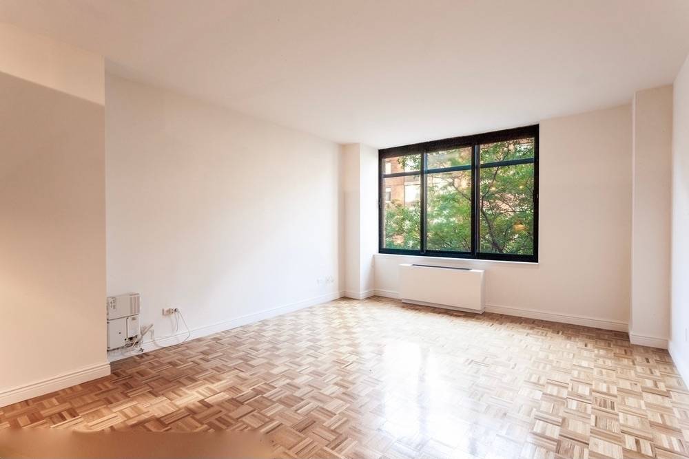 No Fee, Studio in Luxury - Zen Battery Park City Building