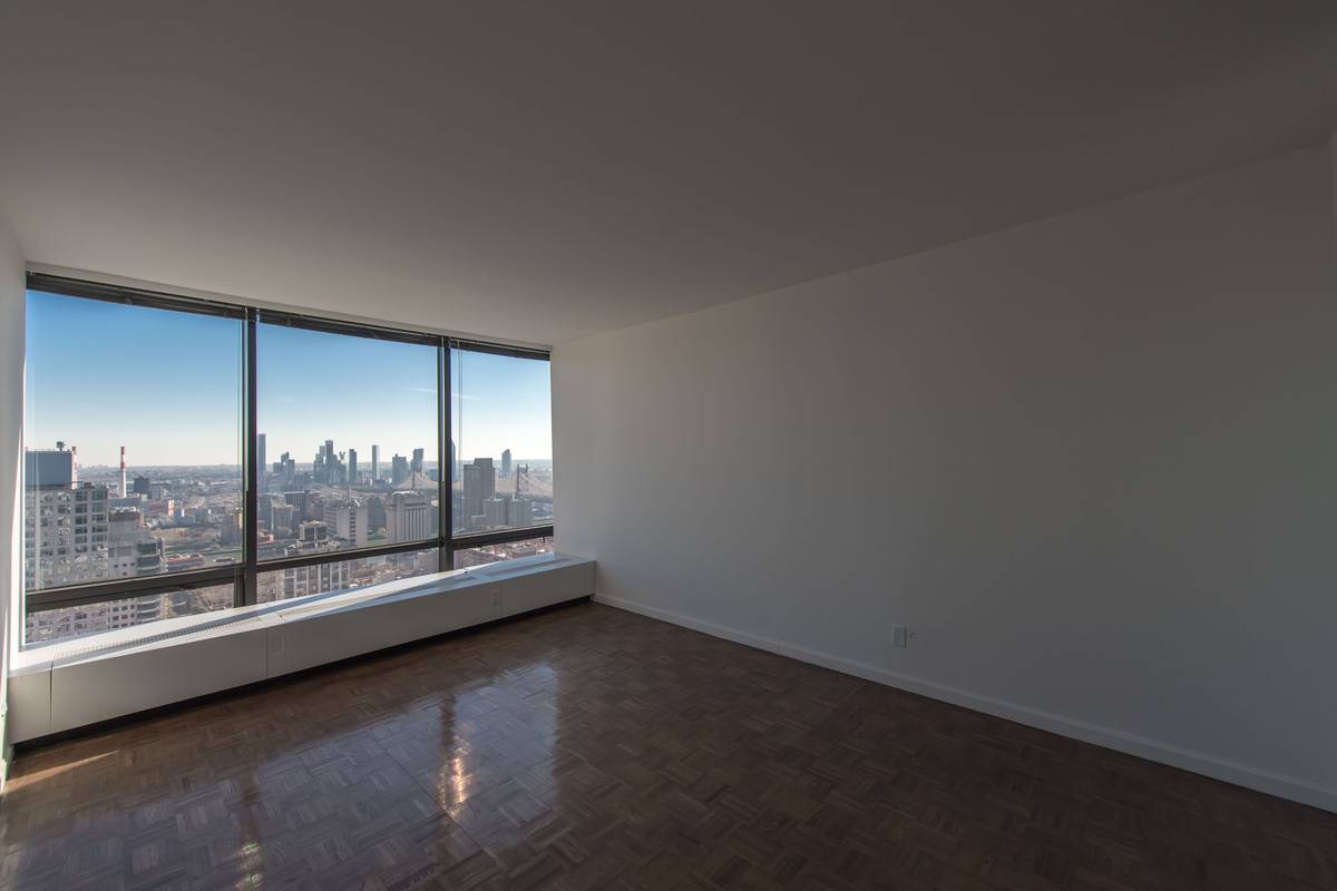 No fee, 1 bed/ 1 bath Luxury High-Rise In Upper East Side, Pets Allowed!