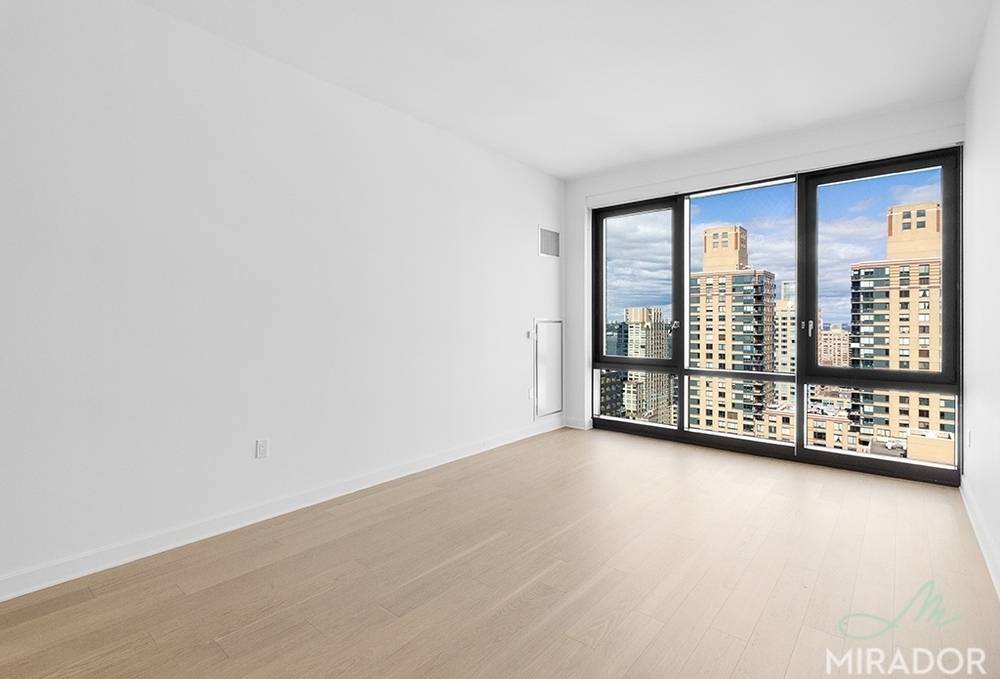 Sought After Lincoln Square 1BD/1BA with Beautiful Kitchen, Floor-to-Ceiling Windows, Walk-in-Closet, W/D, Outstanding Amenities, No Fee