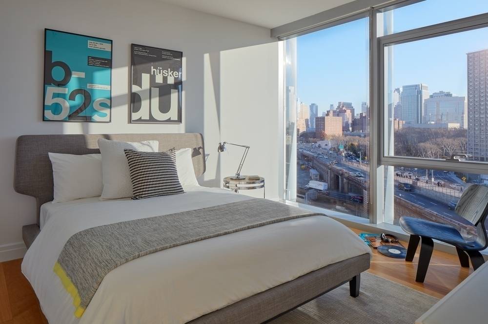 Dumbo High-Floor Luxury 1BD/1BA with Floor-to-Ceiling Windows, Breakfast Bar, Tons of Light, W/D, No Fee