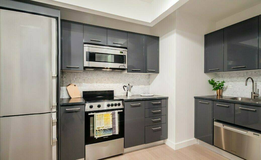 2 Bed/ 1 Bath No Fee! Luxury Building Fidi