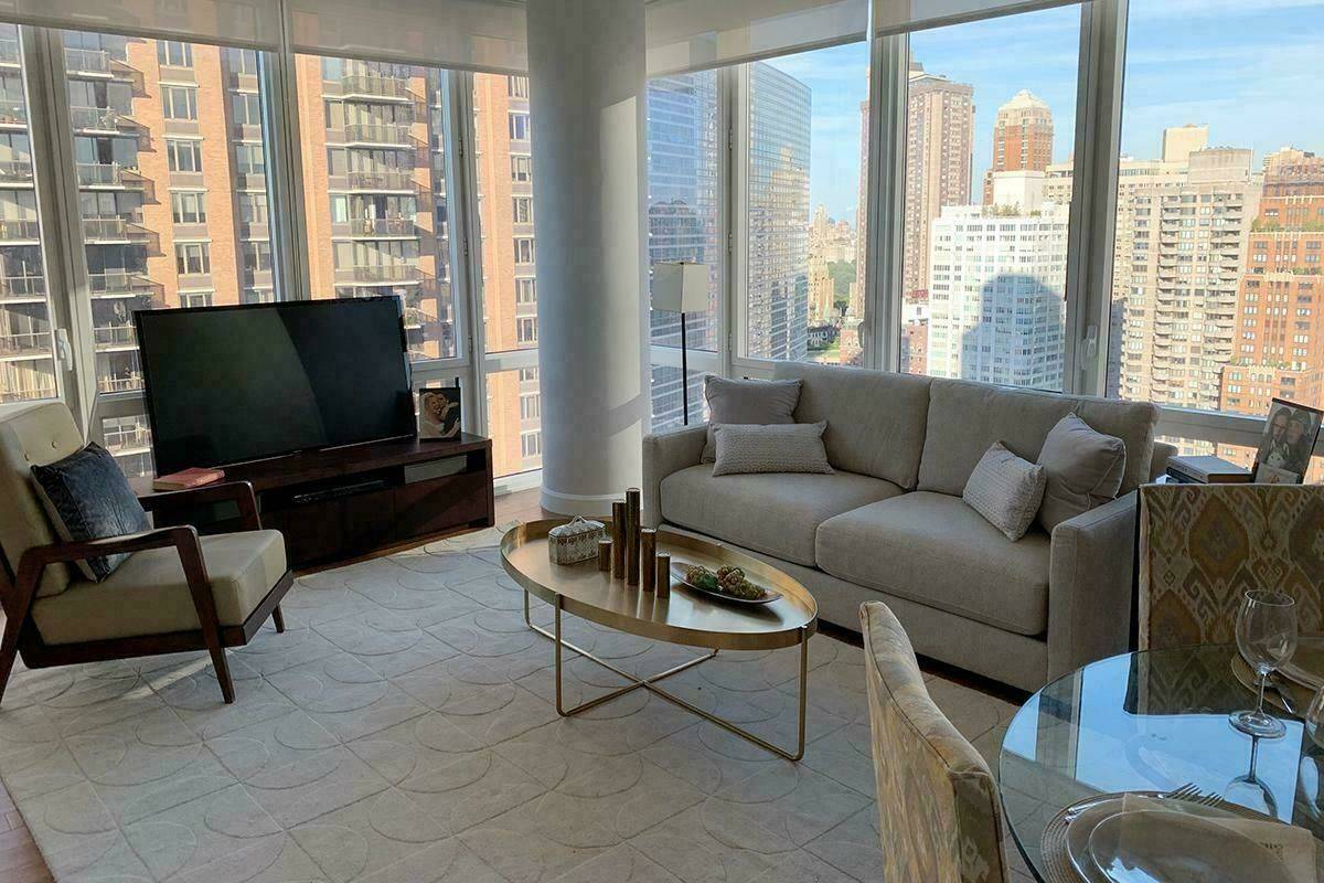 Gorgeous Lincoln Square 1BD/1BA with Floor-to-Ceiling Windows, Windowed Kitchen, Condo Finishes, King-sized Bedroom, Rooftop Pool, WIC, W/D, No Fee