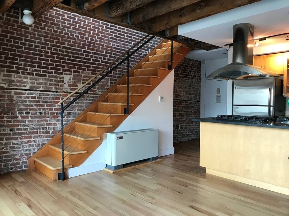 Stunning 1 bed/ 1 bath Loft-like Duplex, In Historic Seaport district, w/d in unit , *NO FEE*