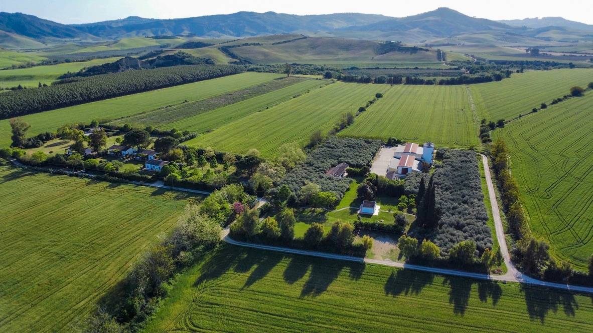 Southern Italy, near MATERA and PUGLIA , unique Country Estate