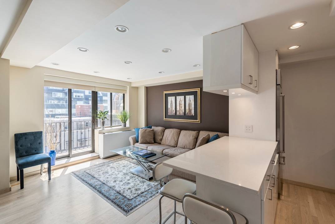 High Floor Renovated One Bedroom Apartment with South Facing Balcony