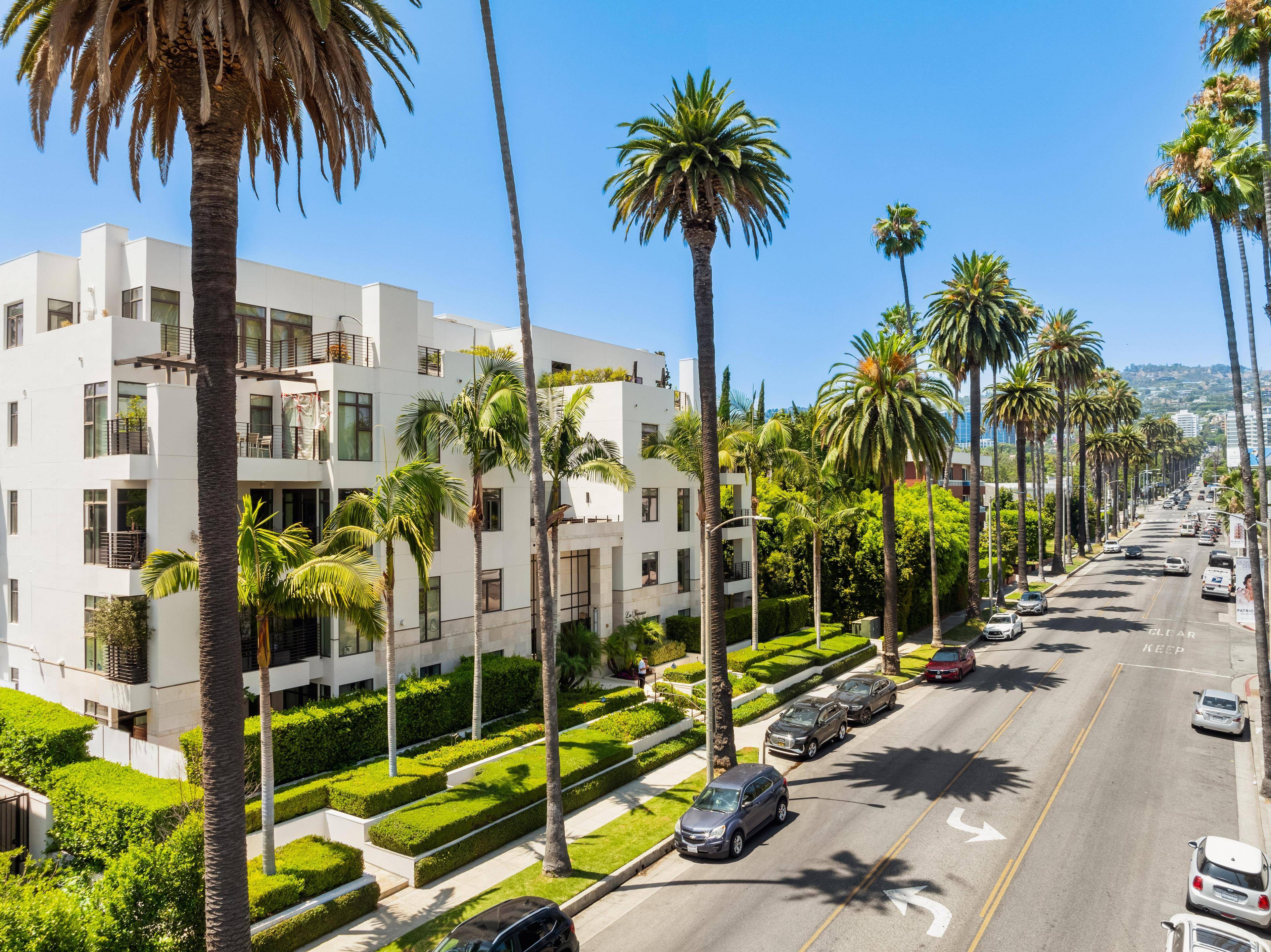 OPEN SPACE UNIT ON RENOWNED BUILDING IN BEVERLY HILLS