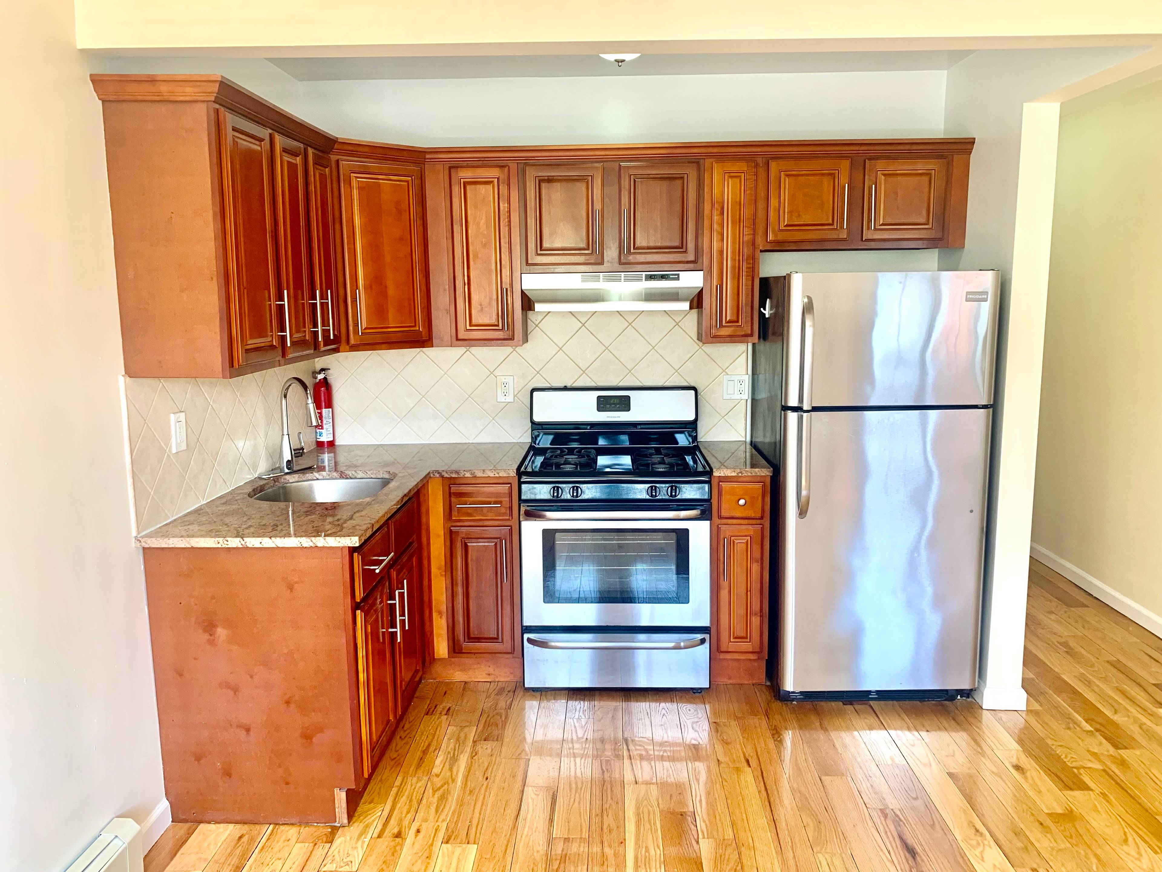 Gorgeous East Flatbush 3 beds / 2 baths Apartment !