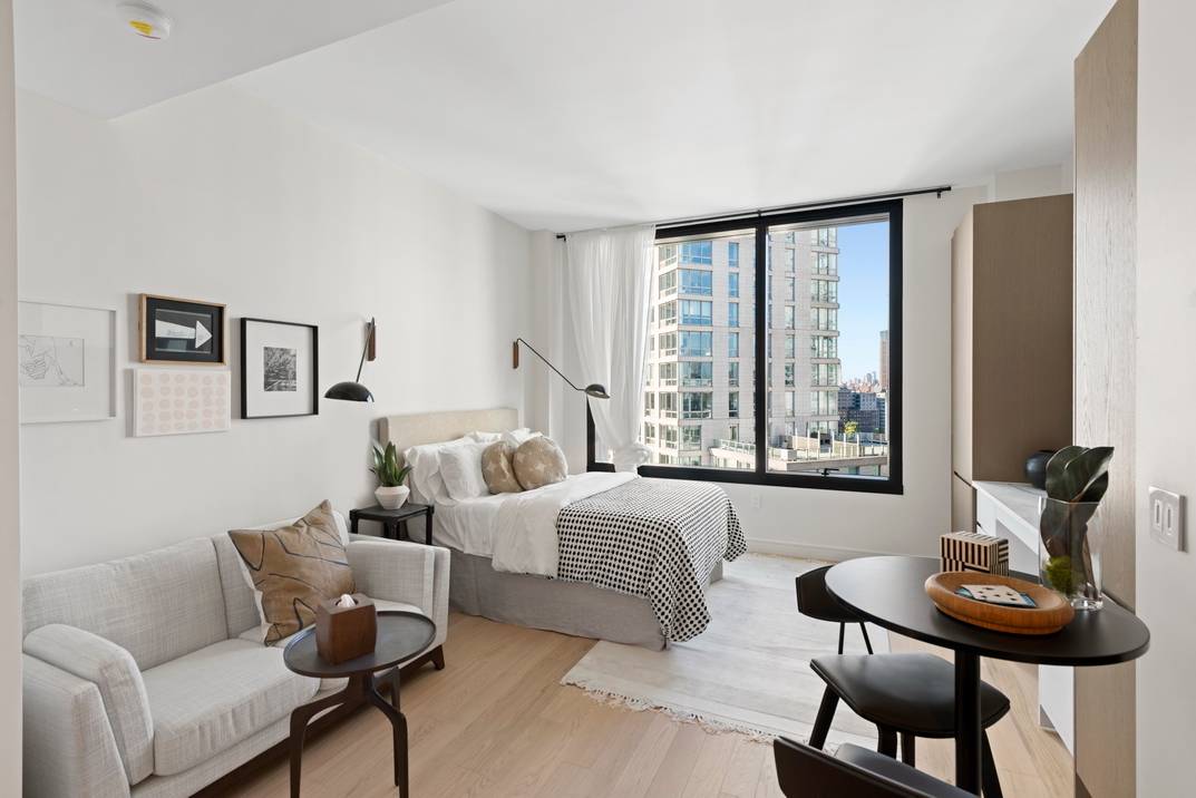 Greene LIC, Studio with Manhattan Views!