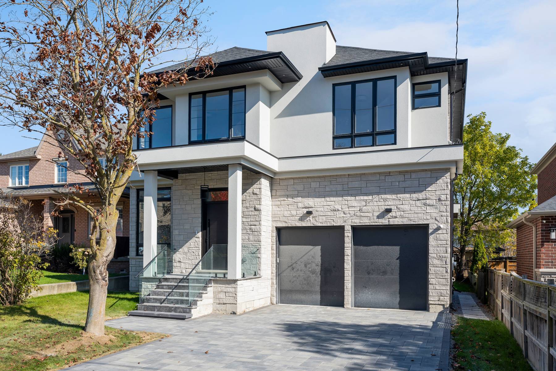 Custom Built Luxury Home in Prestigious Oak Ridges