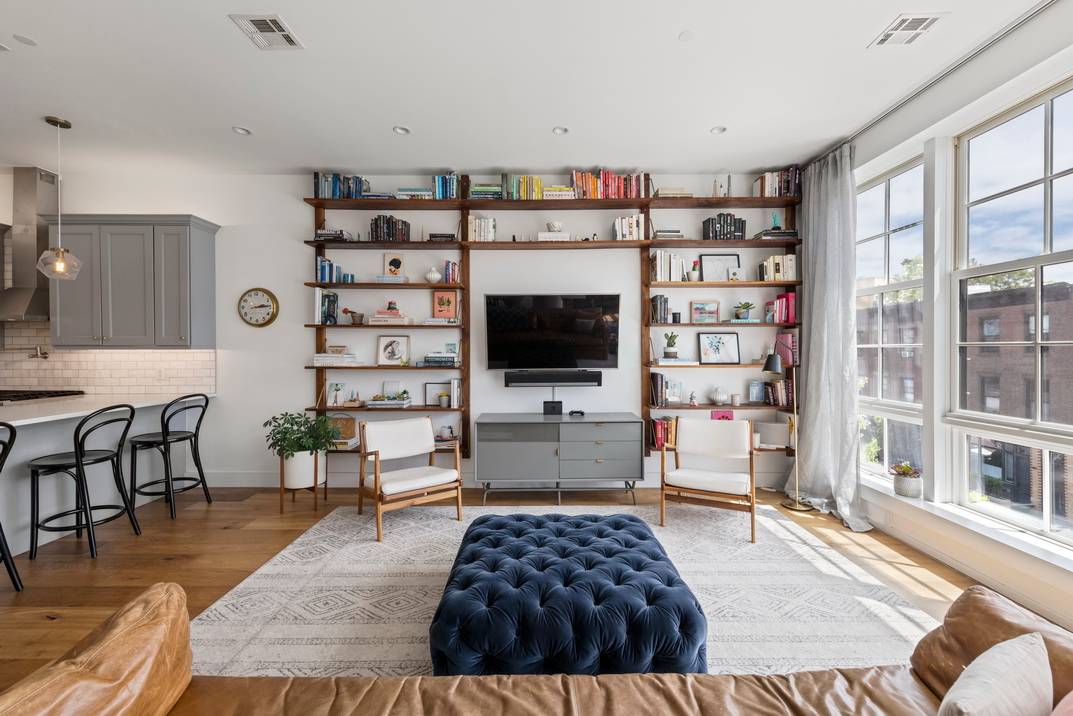 Stunning 2 bed with Private Balcony