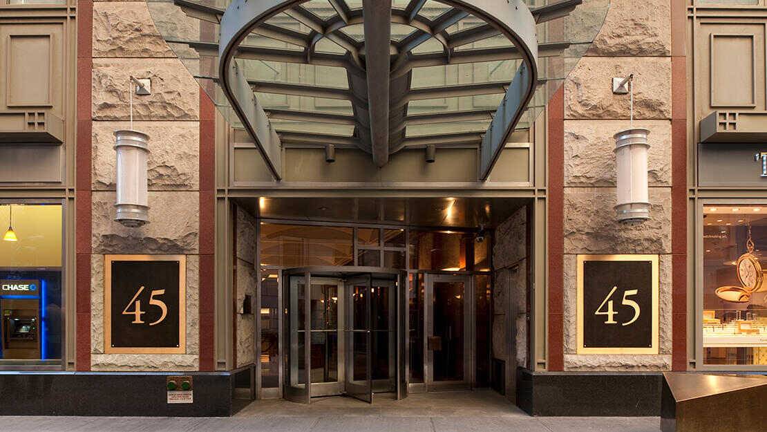 LOVELY STUDIO IN FINANCIAL DISTRICT WITH AMPLE CLOSET SPACE AND SOUTHERN EXPOSURE