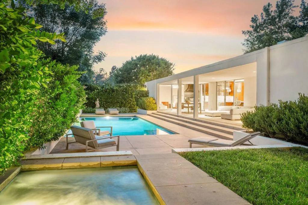 An Iconic Mid-Century Modern Retreat