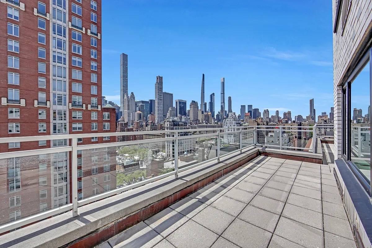 Spectacular & Sprawling Hi-Floor 3BR/ 3Bths with Huge Wraparound Terrace Lenox Hill Prime