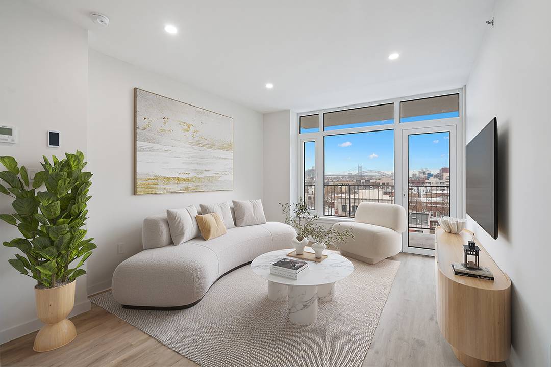 Broadway Haus | Close To Public Trans | Beautiful Views