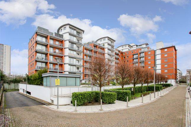 Stunning 3 Bedroom Penthouse Apartment with Fantastic View of River Thames