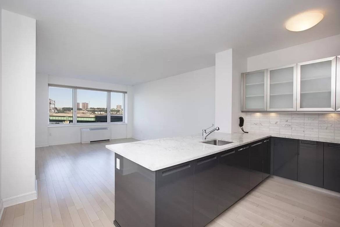 NEW TO MARKET | 1,034SF CONV 2 Bed 2 Bath | Direct Hudson River Views