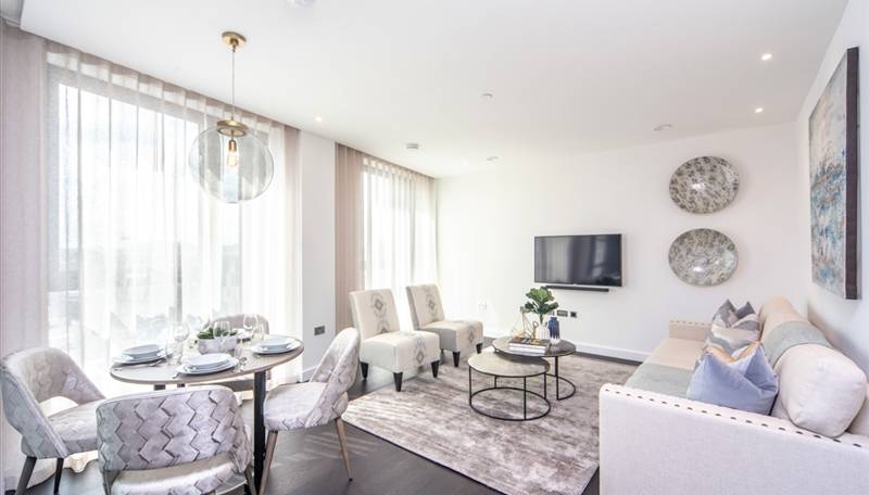 Luxury 2 bed 2 bath apartment in Nine Elms, SW11