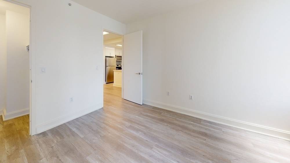 NO FEE | STUDIO / 1 BATH UPSCALE APARTMENT IN FINANCIAL DISTRICT BUILDING | DOORMAN | ROOF DECK | FITNESS CENTER