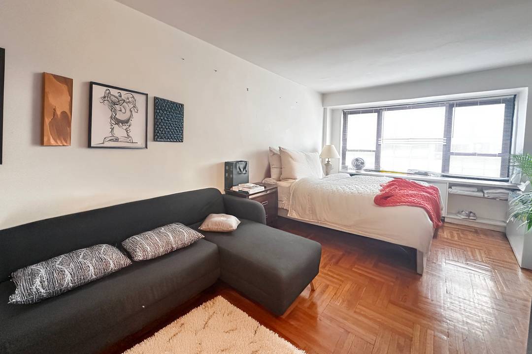 Furnished Studio in Midtown East